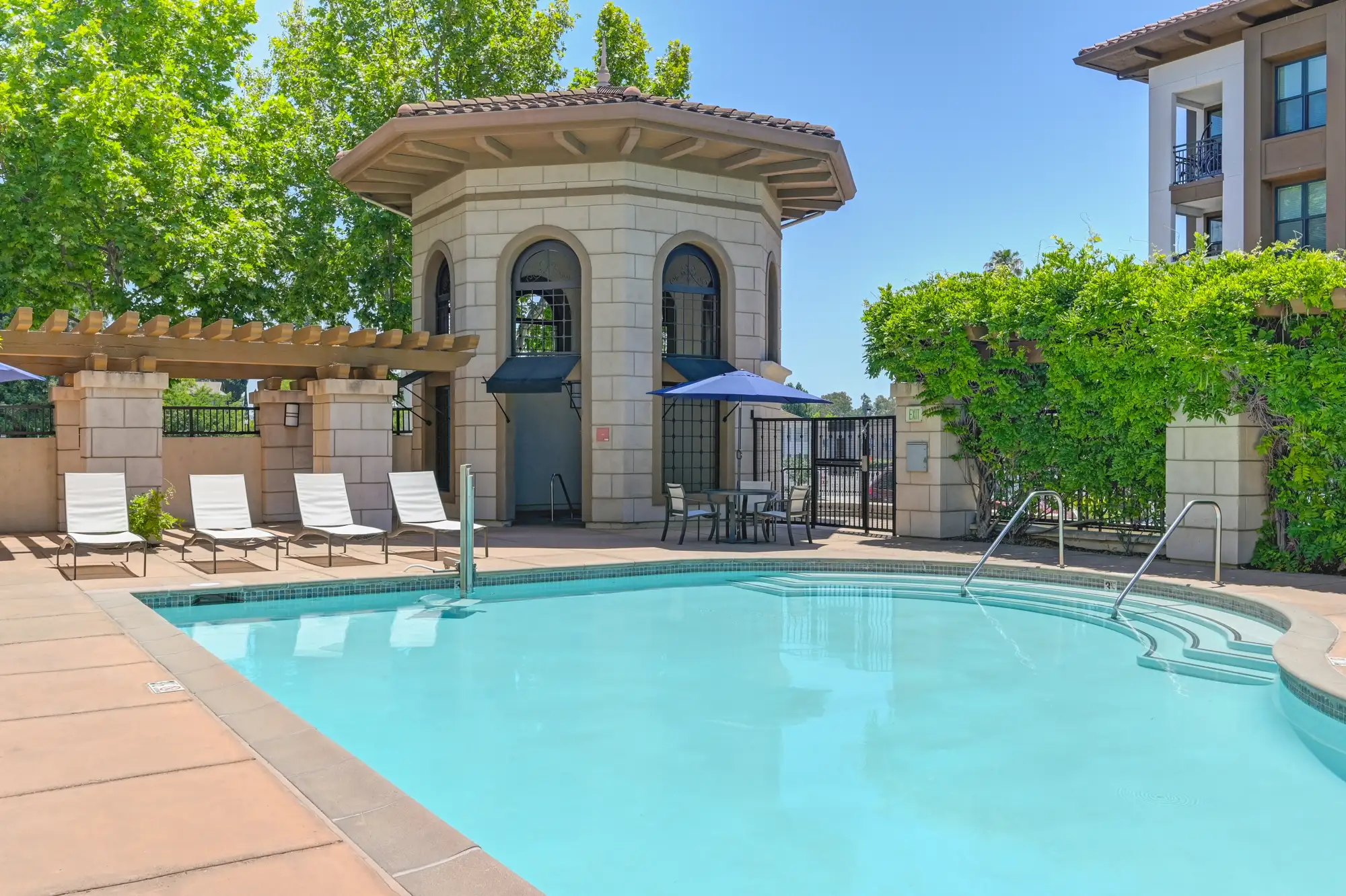 Pool Narrow View
